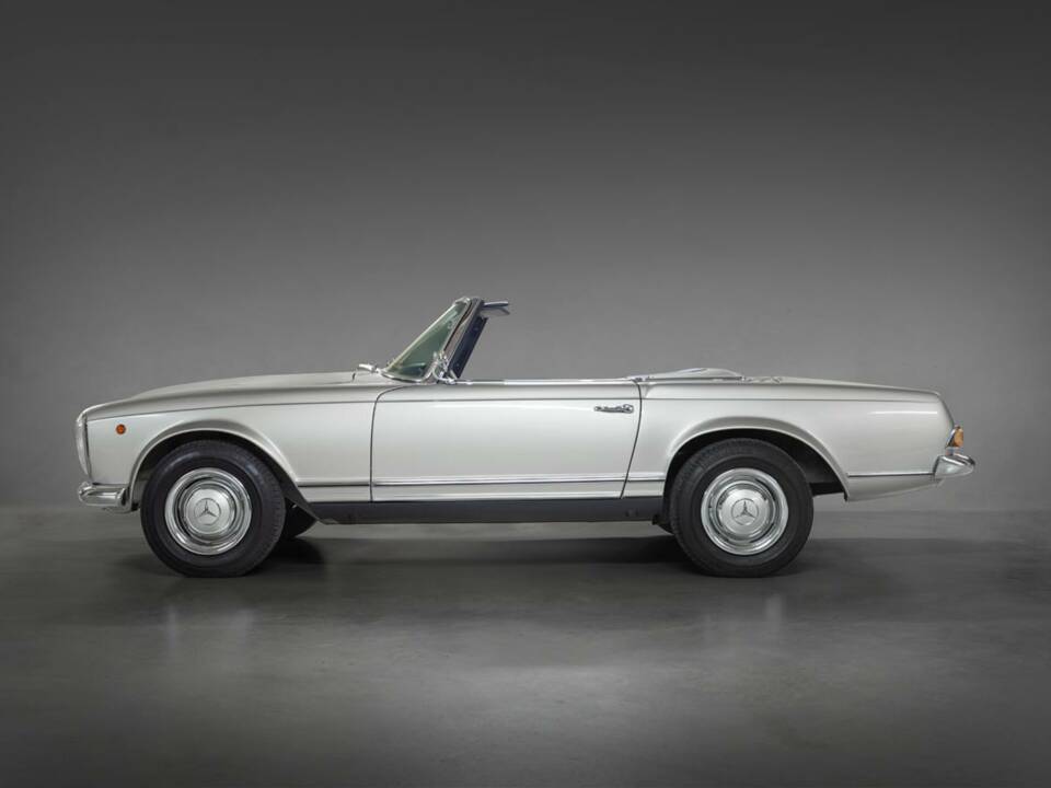 Image 2/29 of Mercedes-Benz 230 SL (1965)