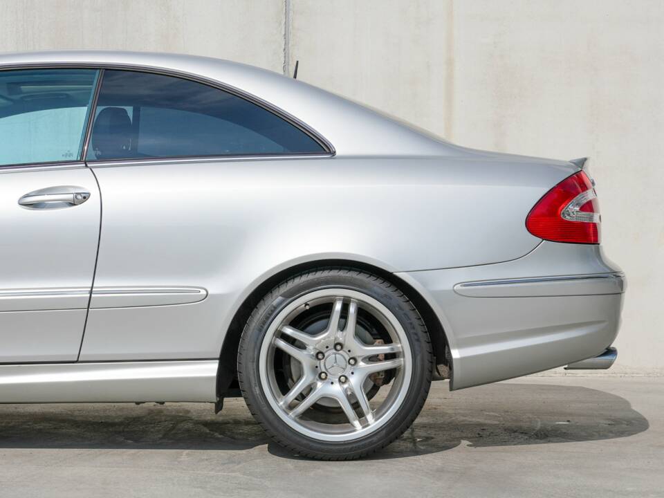 Bild 4/35 von Mercedes-Benz CLK 55 AMG (2003)