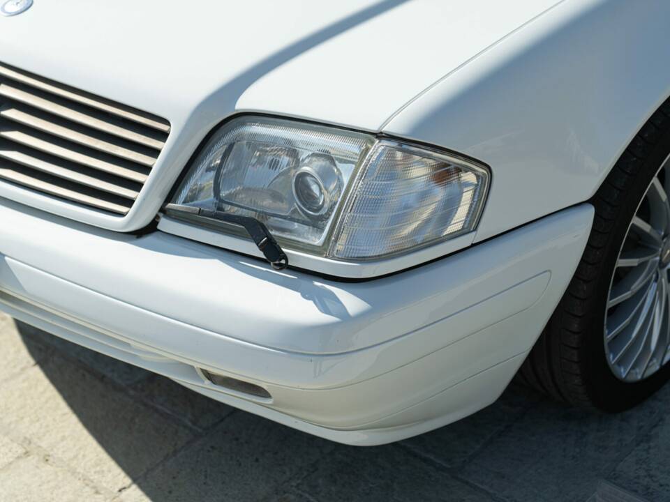 Image 9/50 of Mercedes-Benz SL 320 (1997)