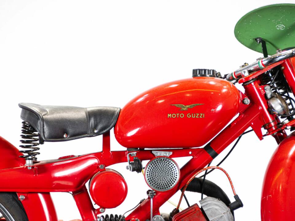Image 23/42 of Moto Guzzi Motoleggera 65 (1954)