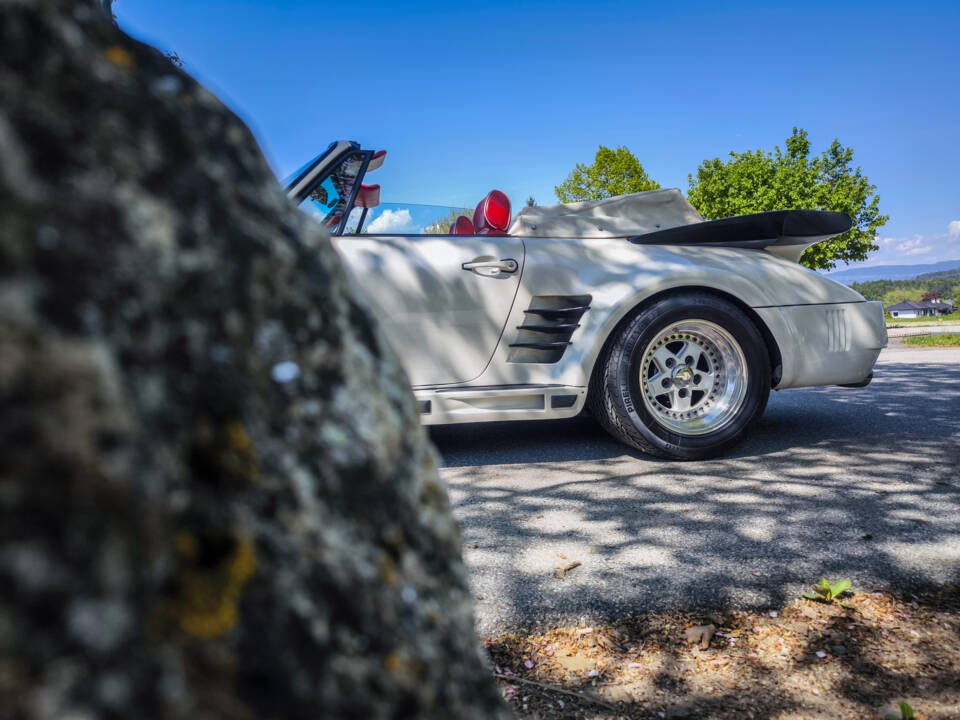 Image 16/36 of Porsche 911 Carrera 3.2 (1985)