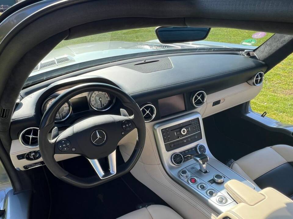 Mercedes-Benz SLS AMG  Coupé Flügeltürer alubeam silver (MB 047) 2010