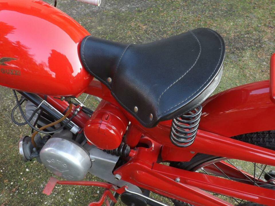 Immagine 16/41 di Moto Guzzi Motoleggera 65 (1952)
