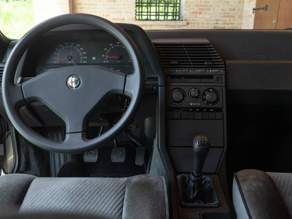 Image 33/50 de Alfa Romeo 164 2.0 (1991)
