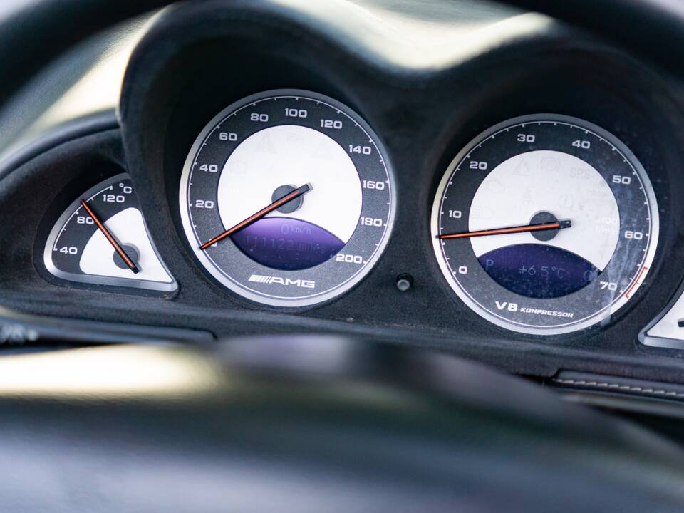 Image 36/45 of Mercedes-Benz SL 55 AMG (2004)