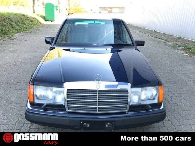 Image 7/15 of Mercedes-Benz 260 E Lang (1992)