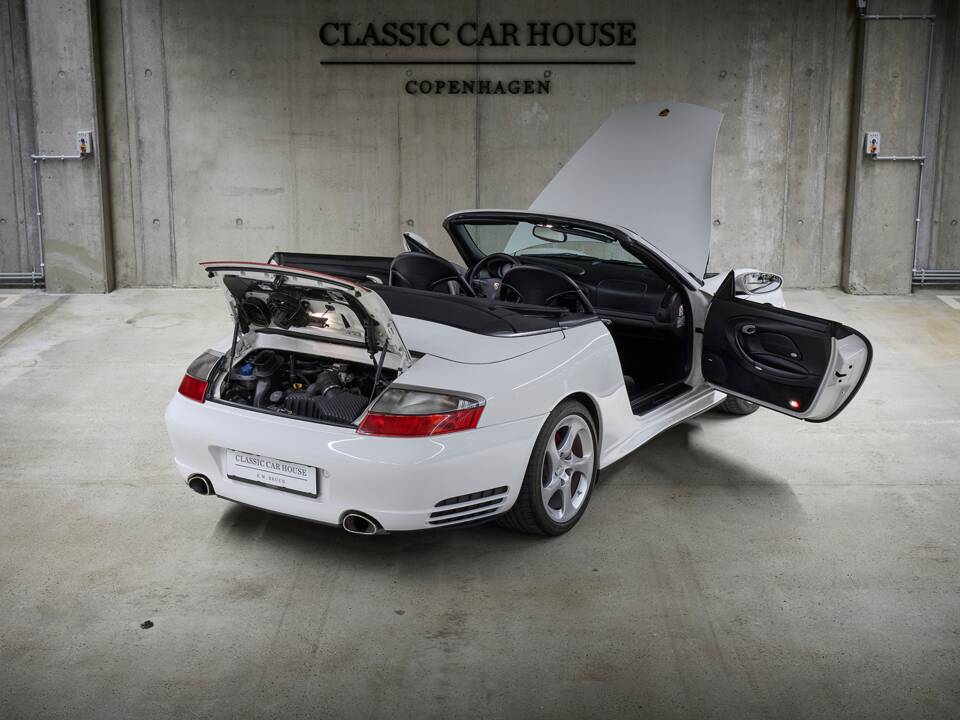 Bild 10/100 von Porsche 911 Carrera 4S (2004)