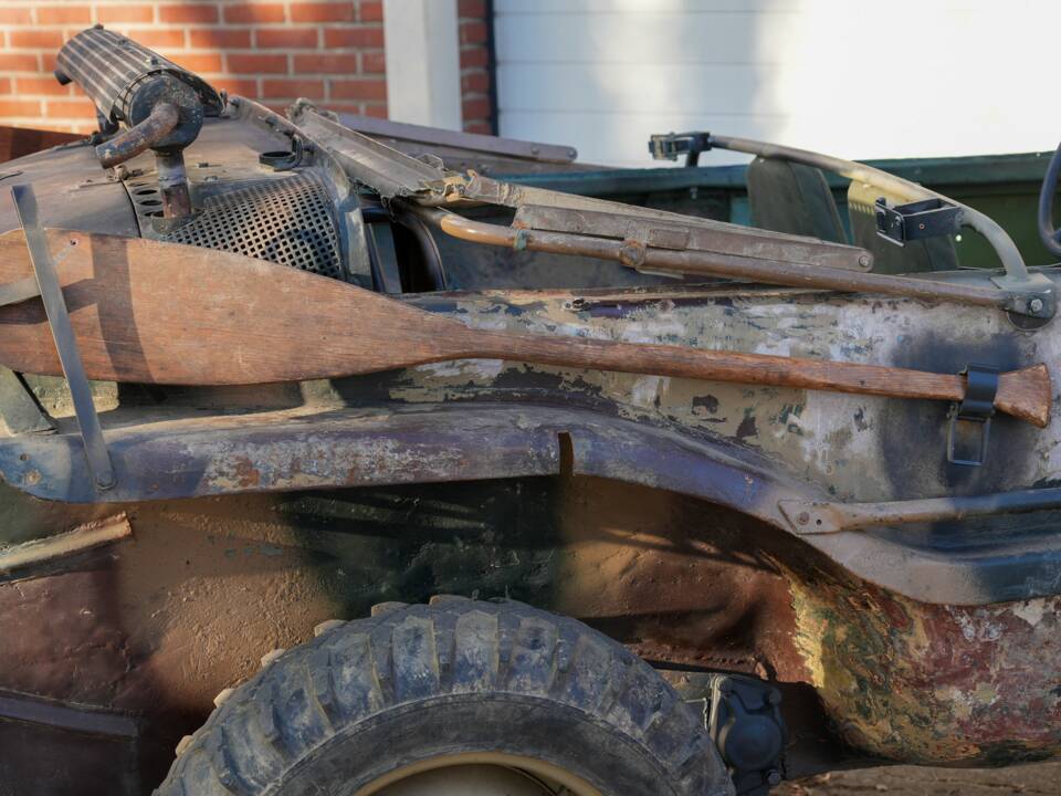 Image 37/40 of Volkswagen Schwimmwagen (1943)