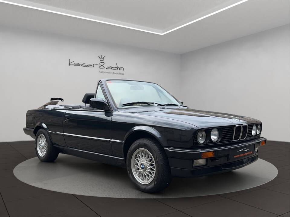 Image 3/27 de BMW 320i (1989)