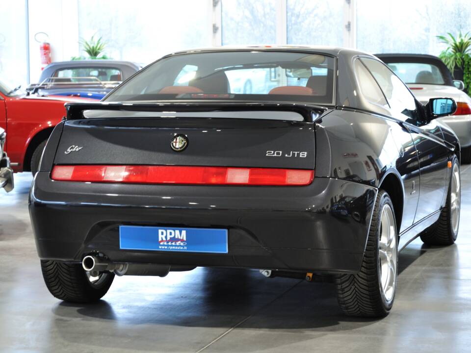 Immagine 5/39 di Alfa Romeo GTV 2.0 JTS (2005)
