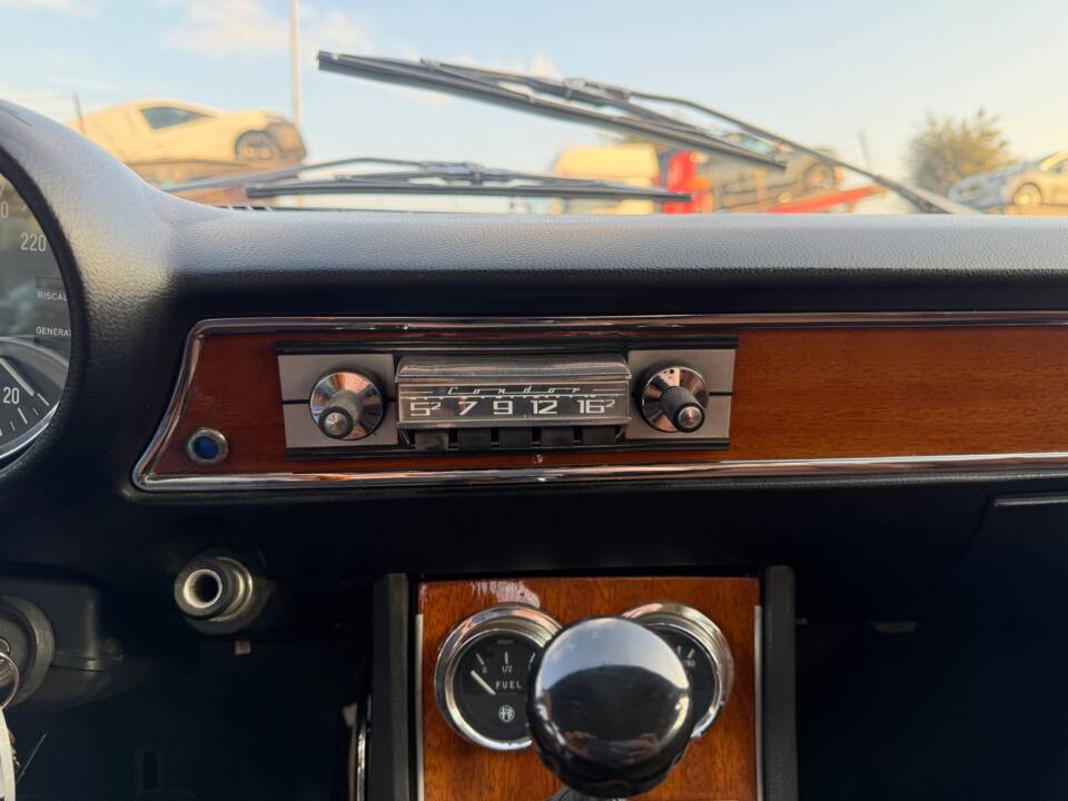 Image 23/27 of Alfa Romeo 1750 GT Veloce (1969)