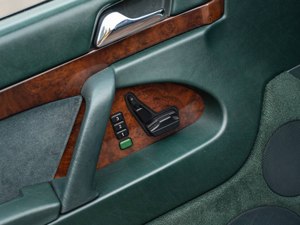Image 21/54 of Mercedes-Benz 500 SEL (1992)