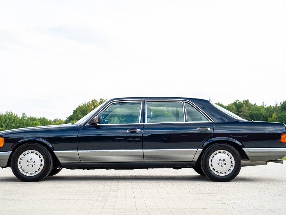 Image 2/72 de Mercedes-Benz 500 SEL (1984)