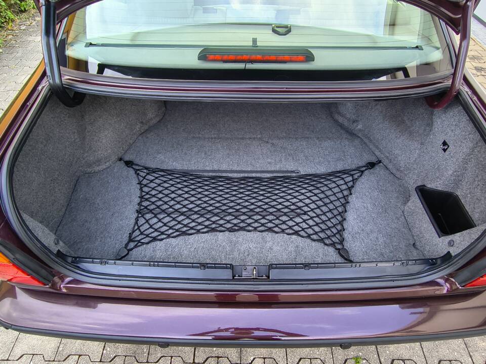 Bild 21/32 von BMW 520i (1994)