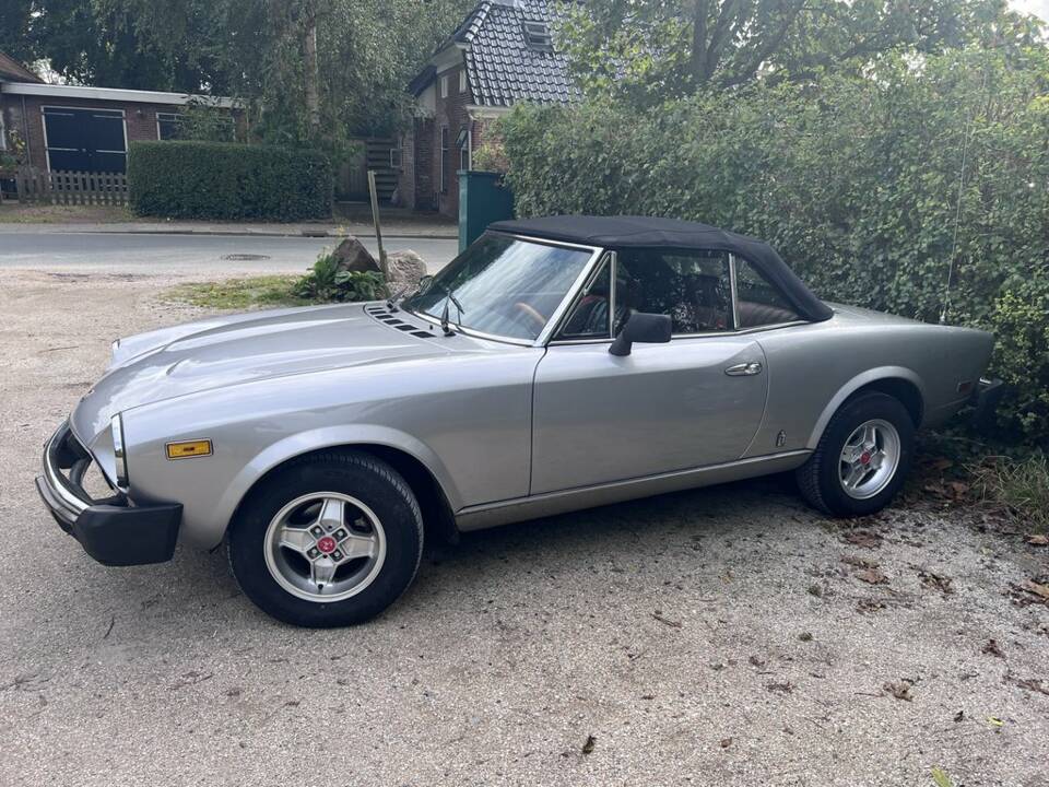 Bild 8/8 von FIAT Spider 2000 (1981)