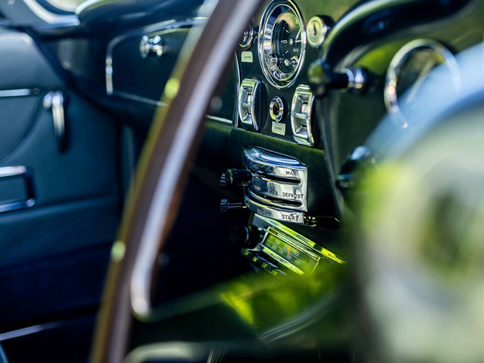 Image 53/62 of Aston Martin DB 6 (1967)