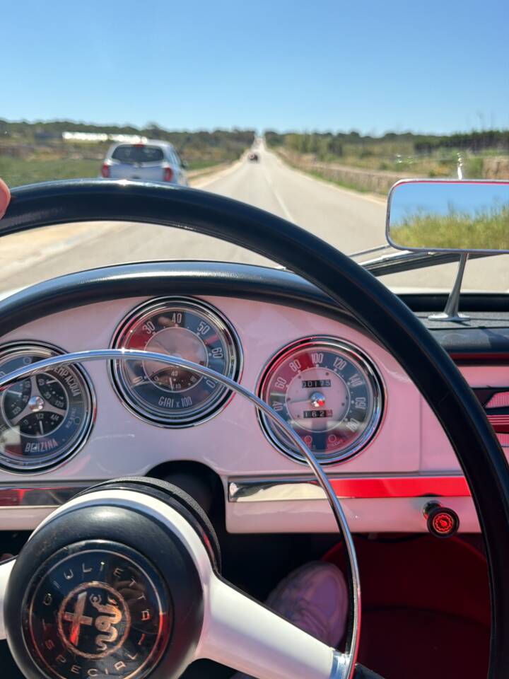 Image 14/72 of Alfa Romeo Giulietta Spider (1957)