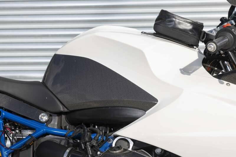 Image 25/47 of BMW HP2 Sport (2010)