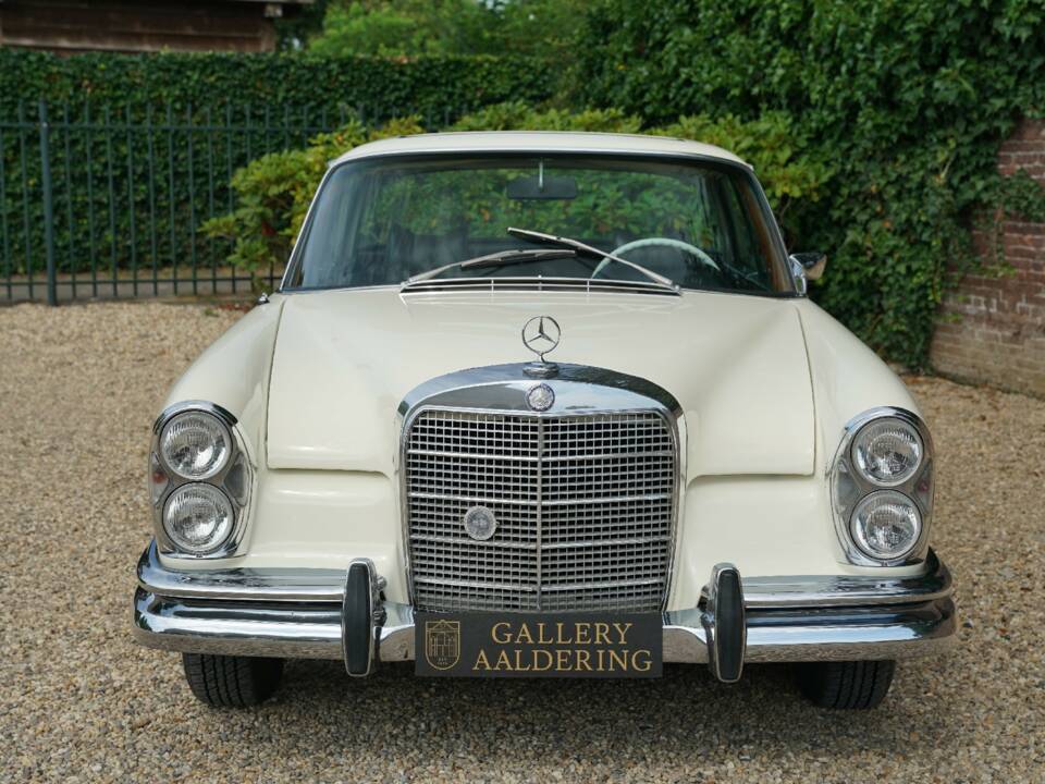 Image 5/50 de Mercedes-Benz 280 SE (1968)