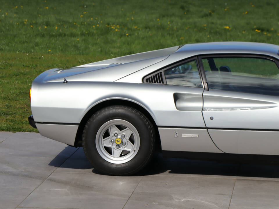 Image 14/50 of Ferrari 308 GTB (1977)