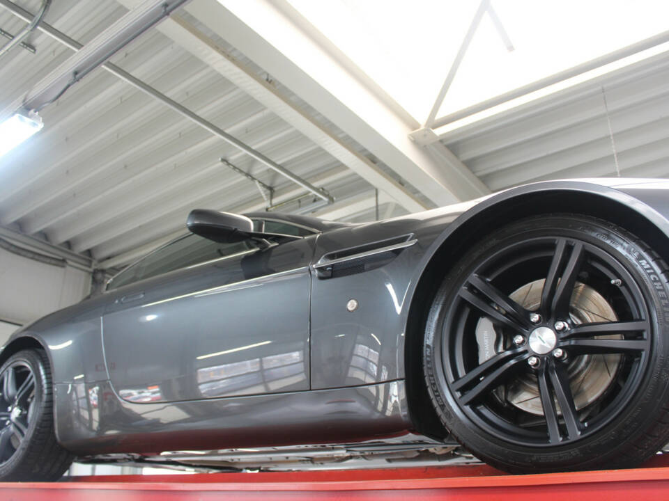 Afbeelding 10/50 van Aston Martin V8 Vantage (2008)