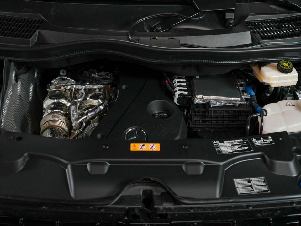 Image 6/50 de Mercedes-Benz V 300 d (2025)
