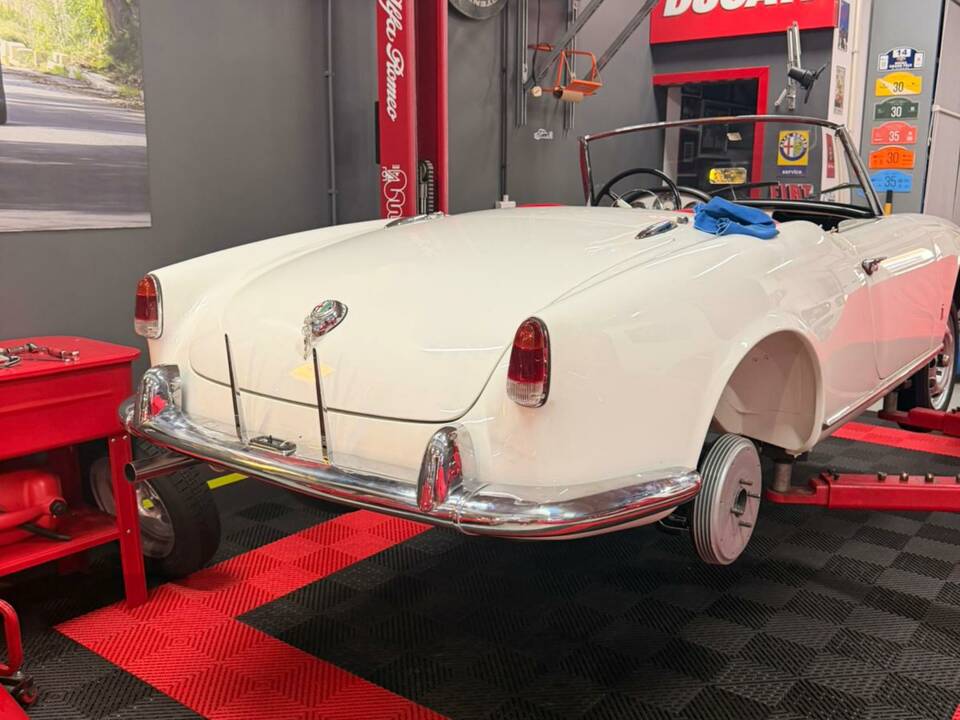 Image 28/72 of Alfa Romeo Giulietta Spider (1957)
