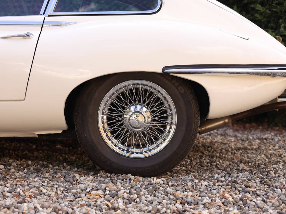 Image 35/50 de Jaguar Type E (2+2) (1970)
