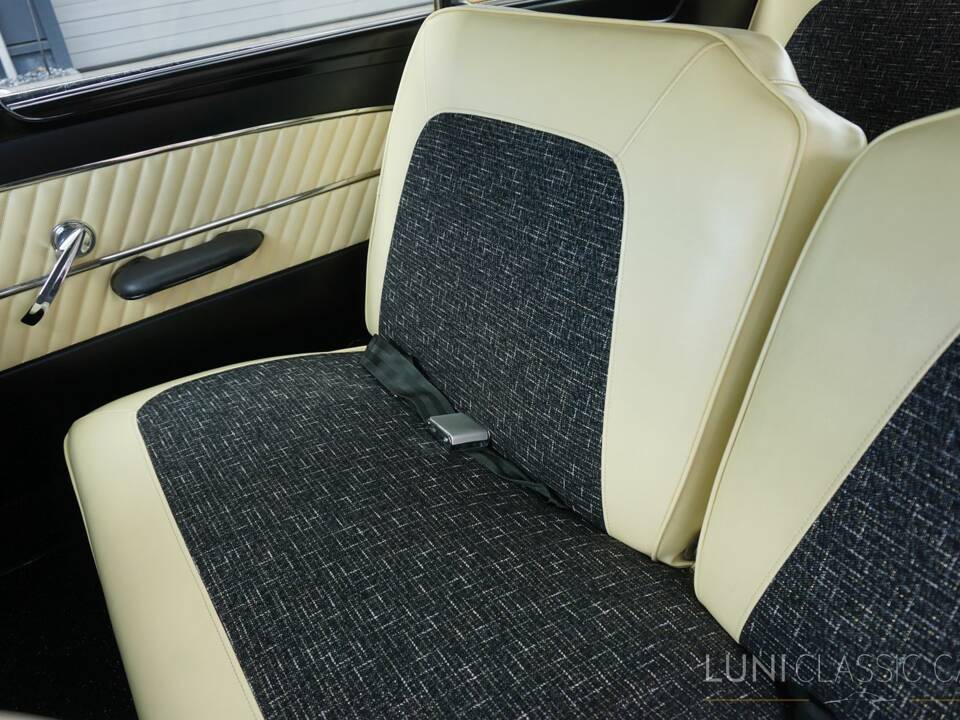 Image 50/77 of Ford Fairlane 500 Club Victoria (1958)