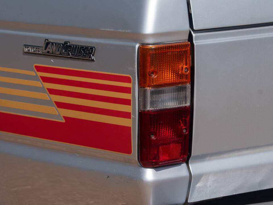 Image 10/46 of Toyota Land Cruiser FJ 62 (1988)