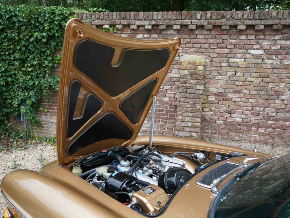Image 30/50 of Volvo 1800 E (1971)
