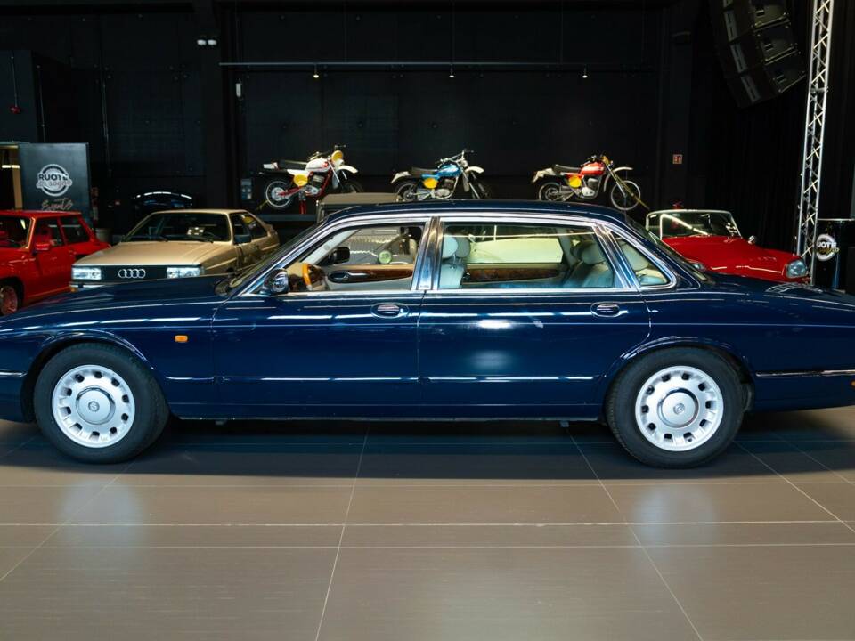 Bild 7/50 von Daimler Super V8 (1997)