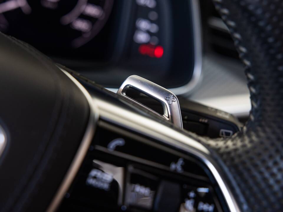 Image 17/40 of Audi RS6 Avant (2019)