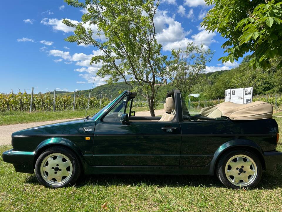 Image 2/22 de Volkswagen Golf I Cabrio 1.8 (1992)