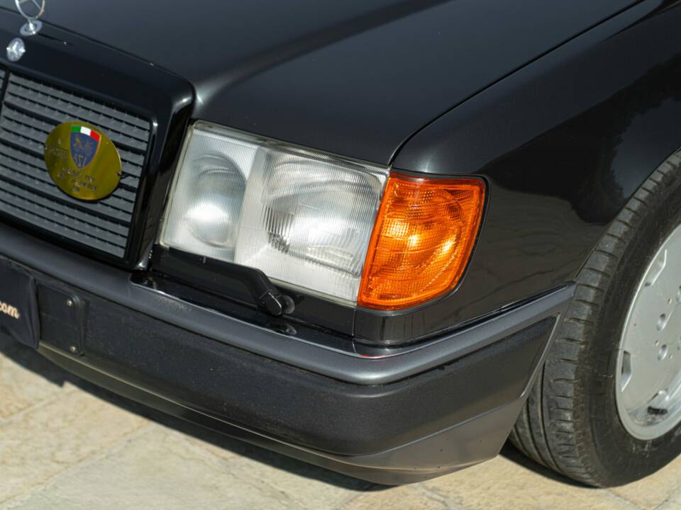 Bild 21/50 von Mercedes-Benz 300 E-24 (1989)