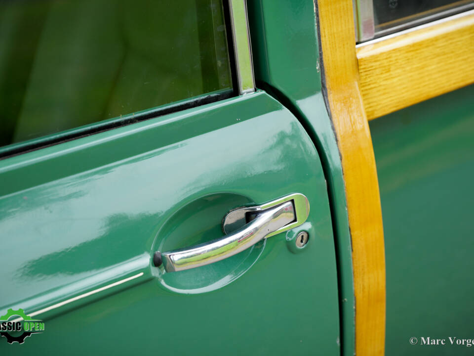 Image 31/43 of Morris Minor 1000 Traveller (1965)