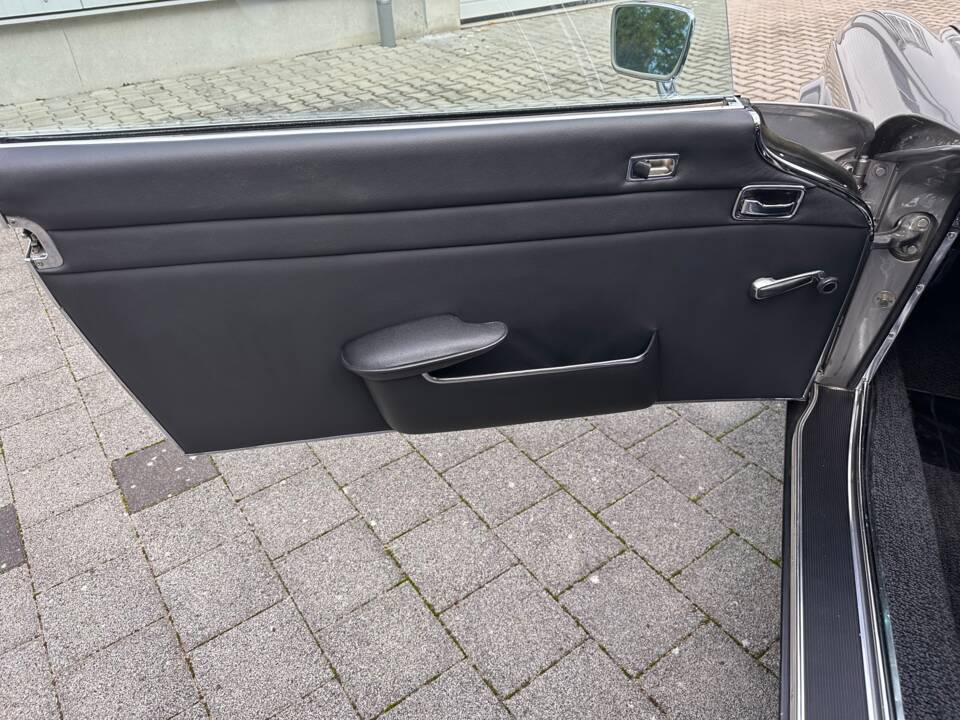 Image 28/36 of Mercedes-Benz 280 SL (1968)