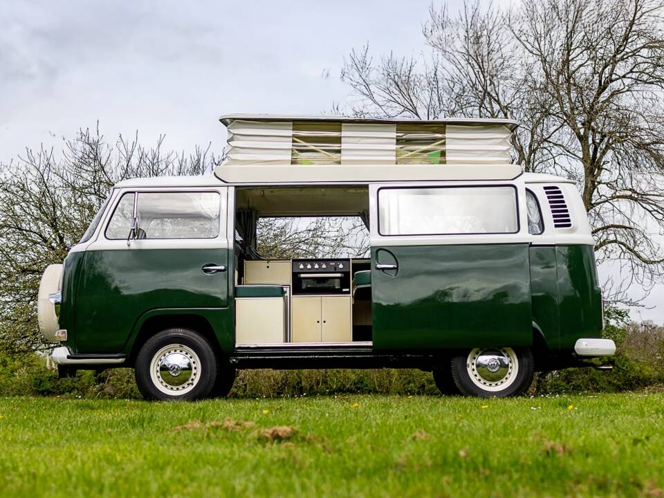 Image 2/50 of Volkswagen T2 Brasil Camper (1972)