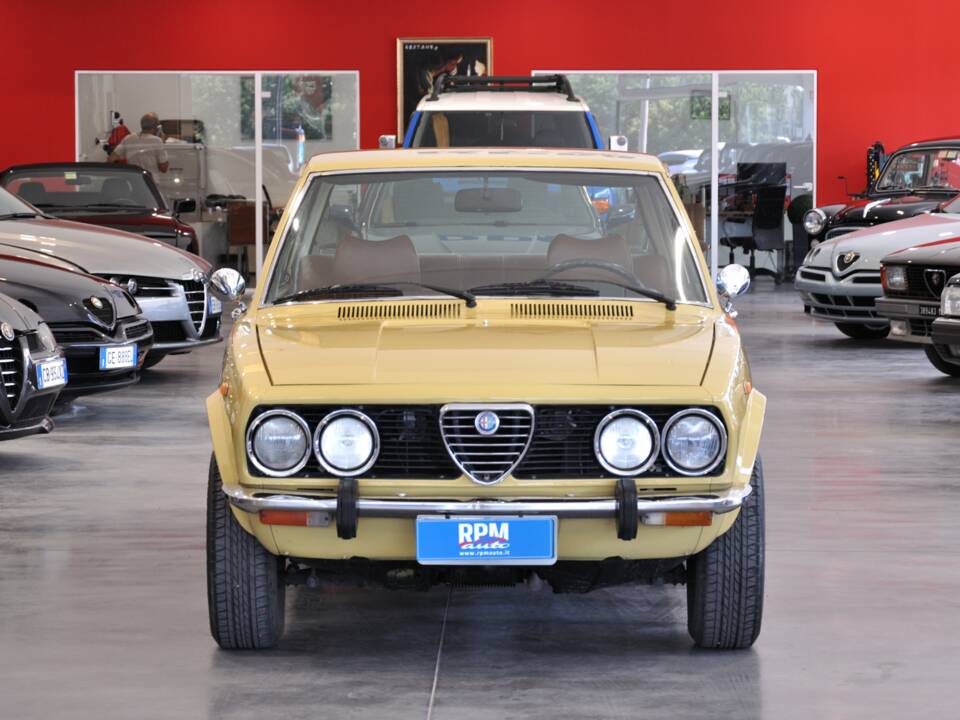 Image 2/31 of Alfa Romeo Alfetta 1.8 (1975)