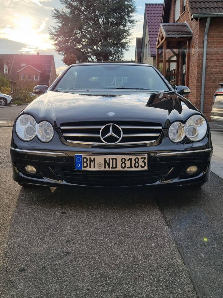 Image 6/31 de Mercedes-Benz CLK 200 K (2006)