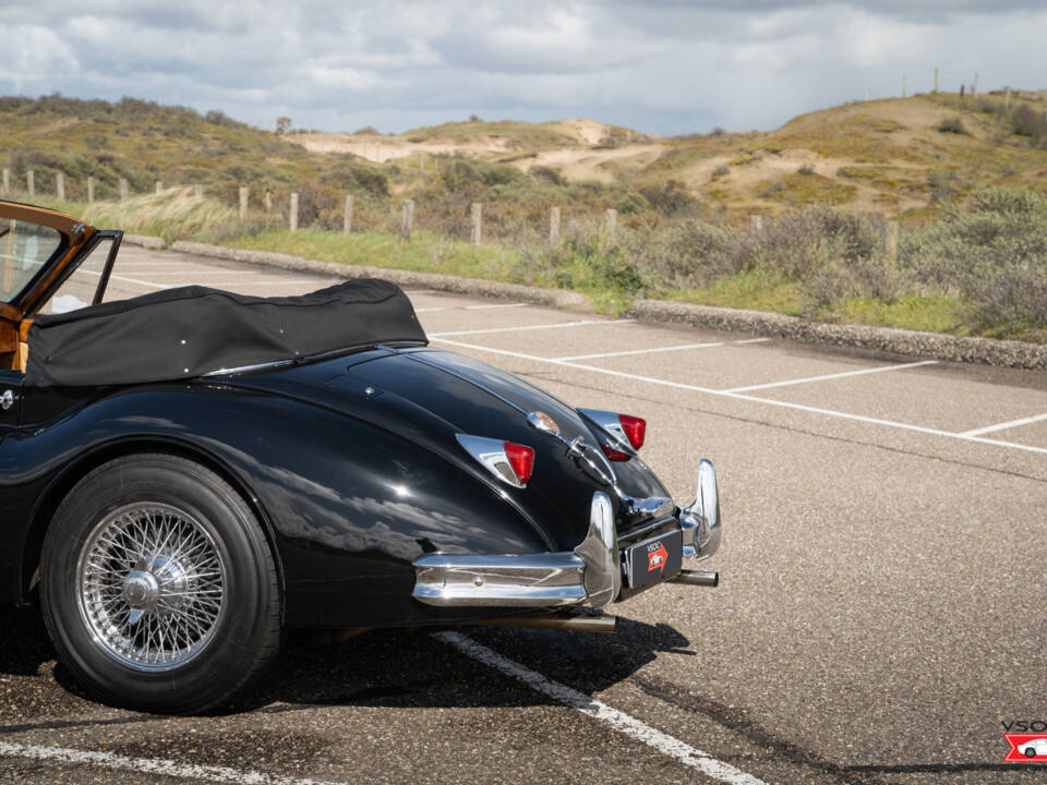 Afbeelding 16/47 van Jaguar XK 140 DHC (1956)