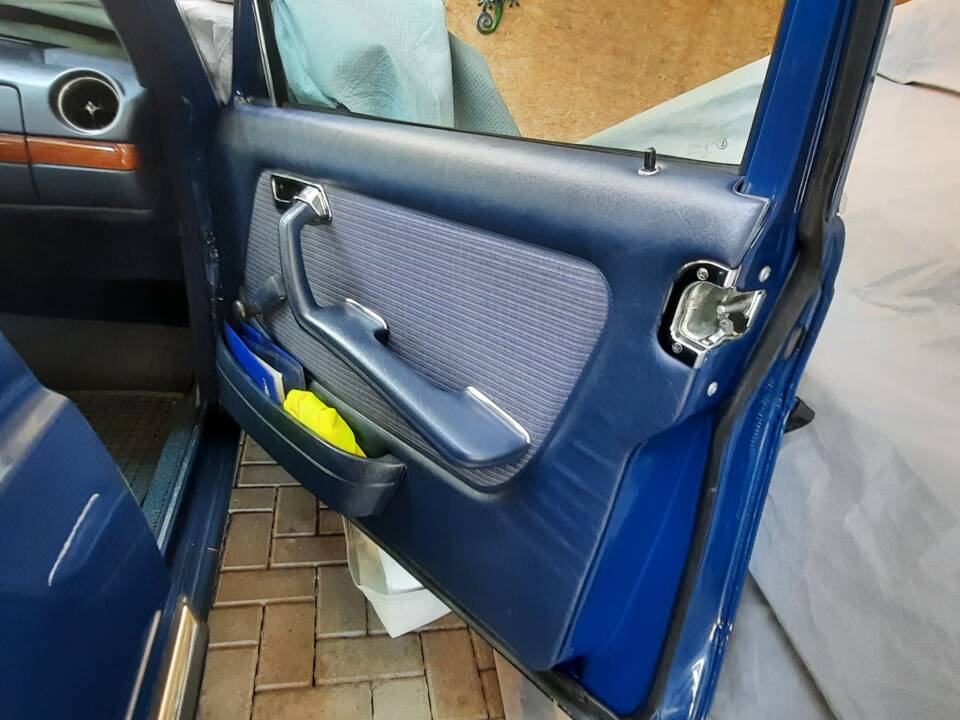 Bild 9/15 von Mercedes-Benz 230 TE (1984)
