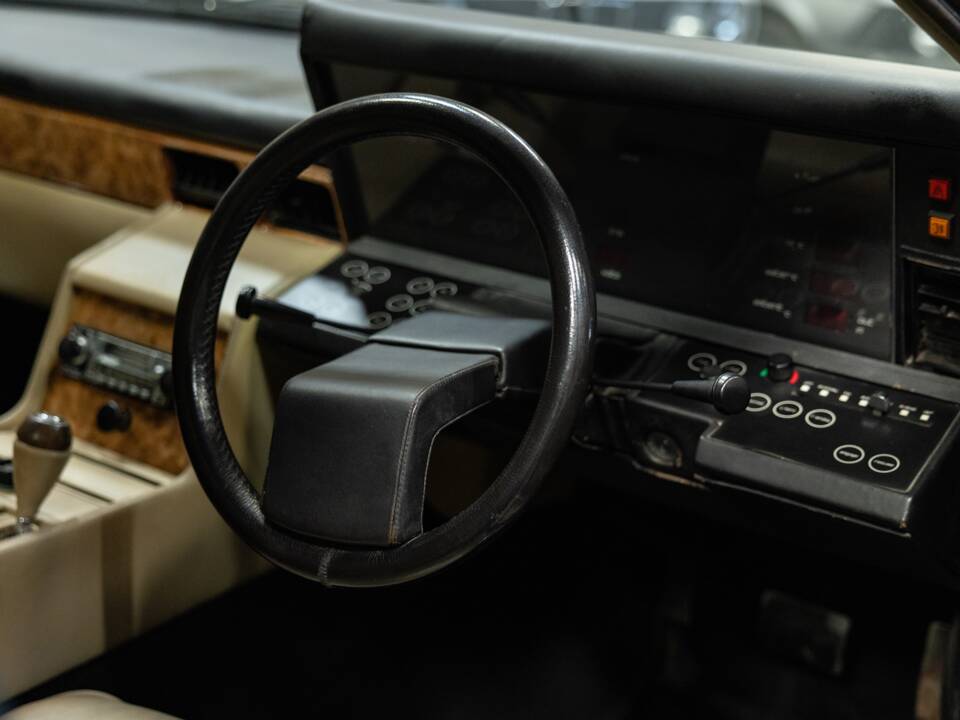 Image 23/44 de Aston Martin Lagonda (1981)