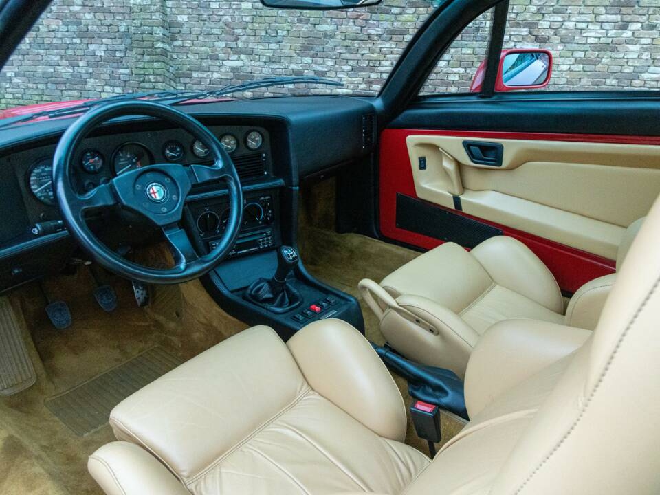Image 3/50 of Alfa Romeo SZ (1991)
