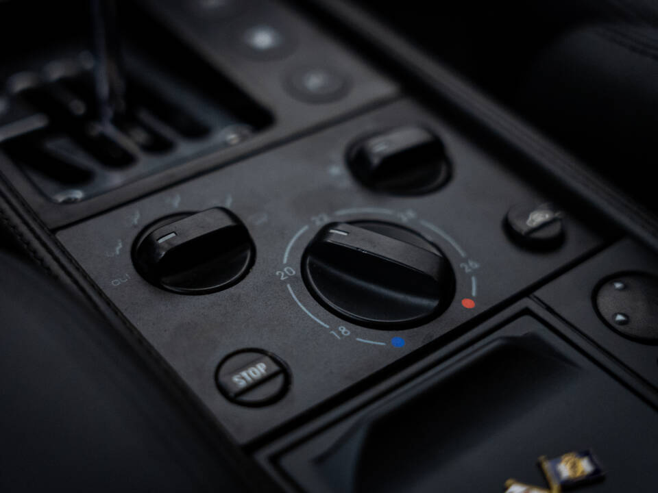 Image 38/49 of Ferrari F 355 GTS (1995)