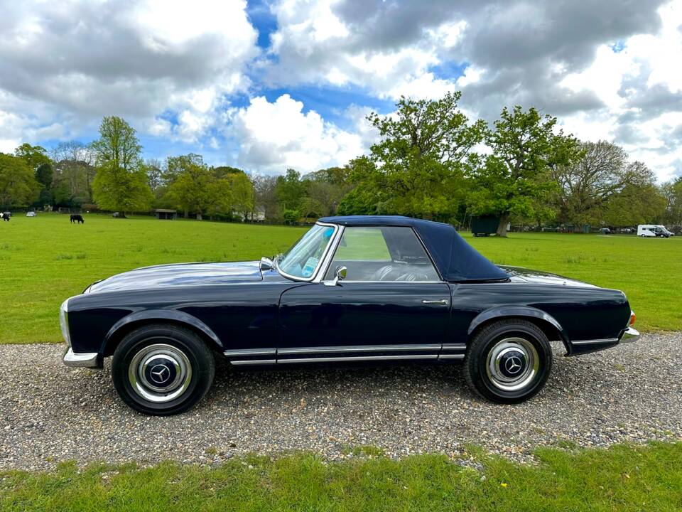 Image 27/50 de Mercedes-Benz 230 SL (1967)