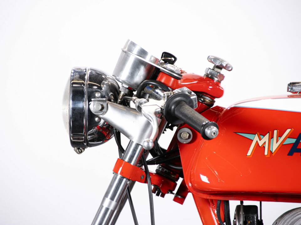 Image 24/50 of MV Agusta 350 S (1972)