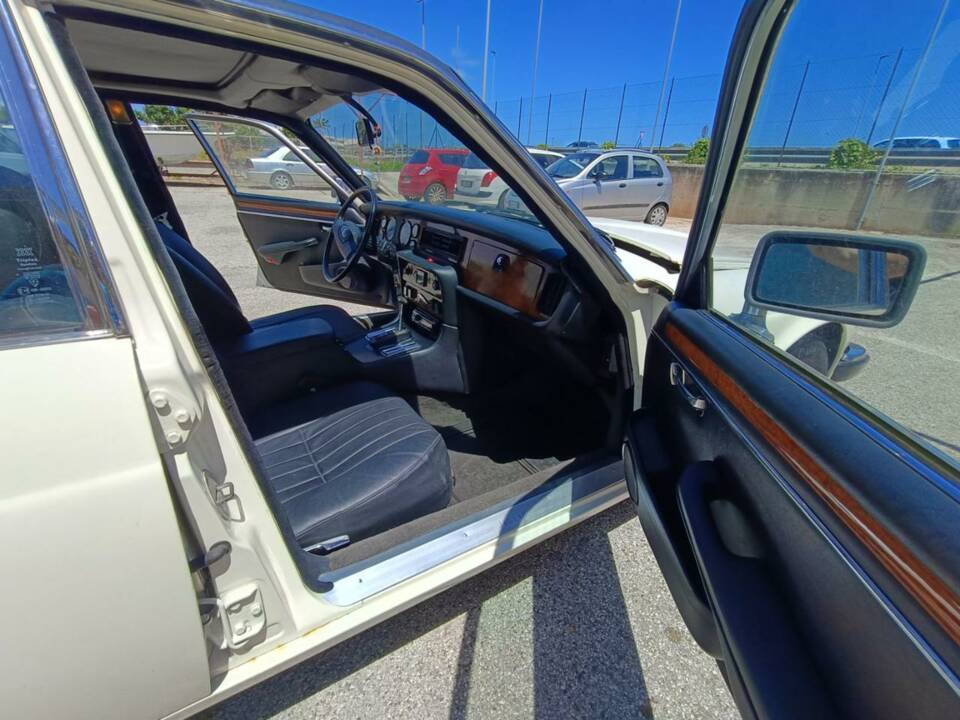Image 37/50 of Jaguar XJ6 3.2 Sovereign (1983)