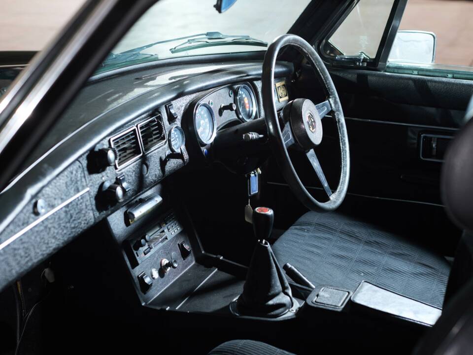 Bild 23/38 von MG MGB GT (1975)