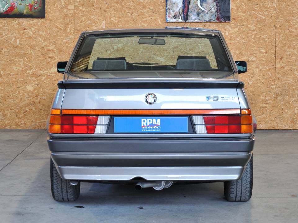 Afbeelding 11/48 van Alfa Romeo 75 2.0 Twin Spark (1988)